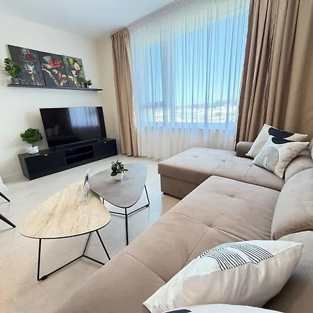 Sea Front 5 *